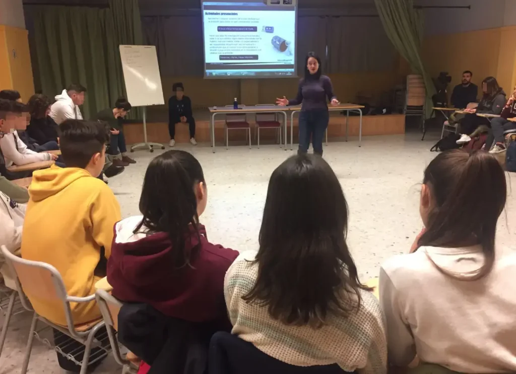 Taller plan de comunicación para el proyecto MissOFF con alumnado de secundaria.
